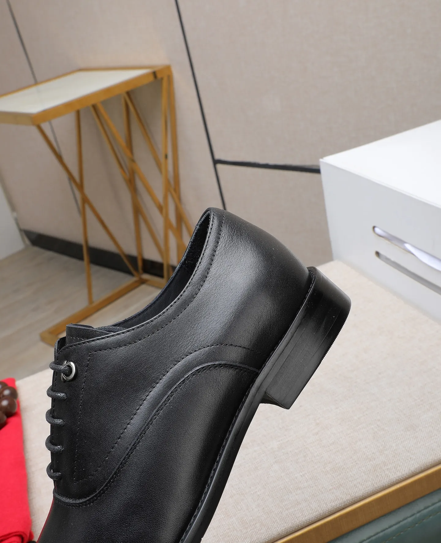 Men's shoes 💰540📛📛 (water-dyed cow lining) Salvatore Ferragamo high-end (Salvatore Ferragamo) is the world's top luxury footwear brand, coming from the fashion kingdom of Italy. It is famous all over the world for its traditional handmade design and novel styles... 🚶🏻🚶🏻New suit shoes are available simultaneously at the counter. This model is made of pure handmade imported Italian calfskin ➕soft water-dyed cowhide lining Original authentic outsole🌀🌀Size: 38➖44 (45 46 customized)